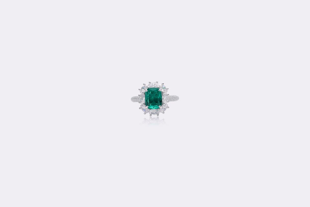 Emerald Elegance:Lab-Created Green Diamond Halo Ring