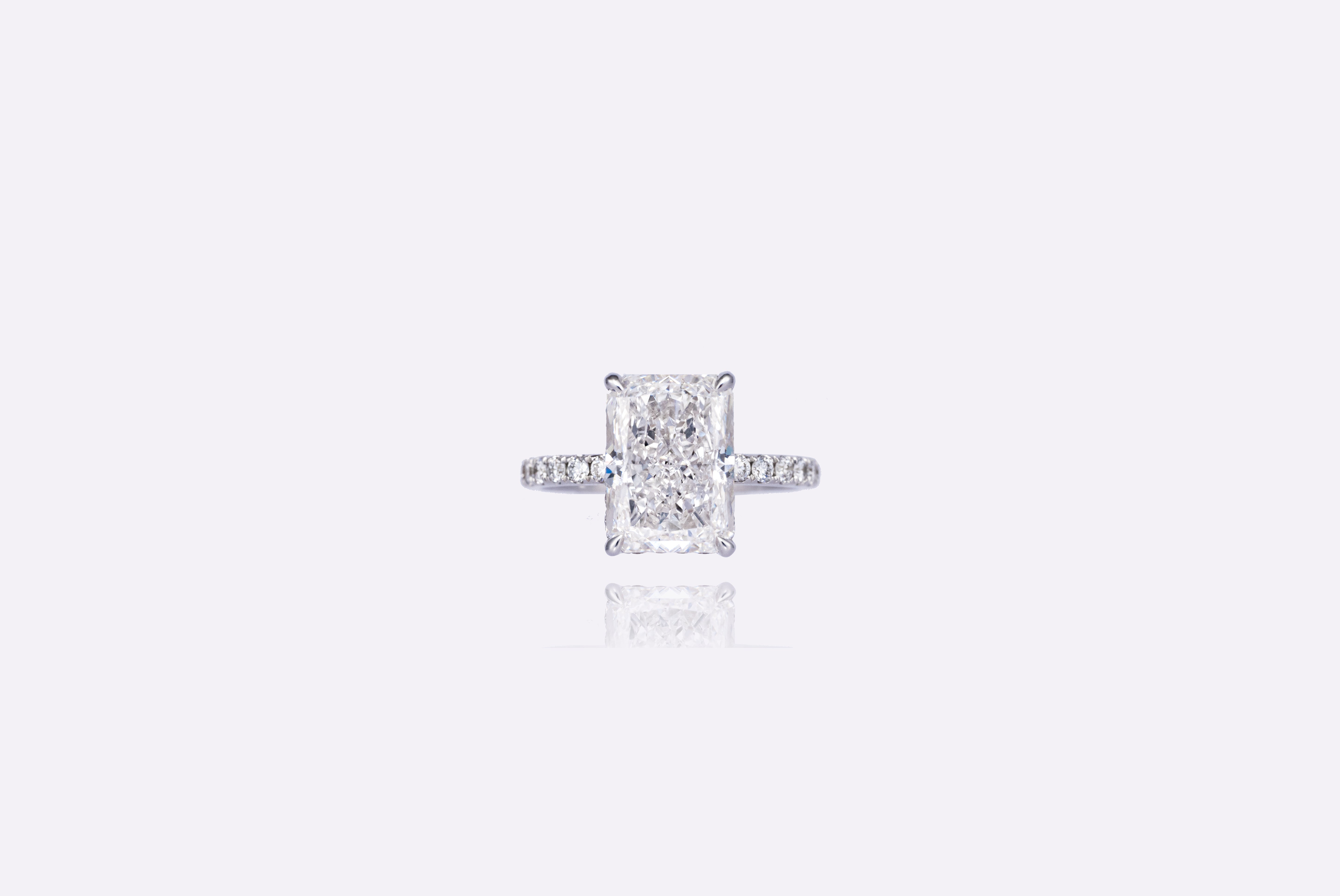 Timeless Luxury: Radiant-Cut Lab Diamond Engagement Ring