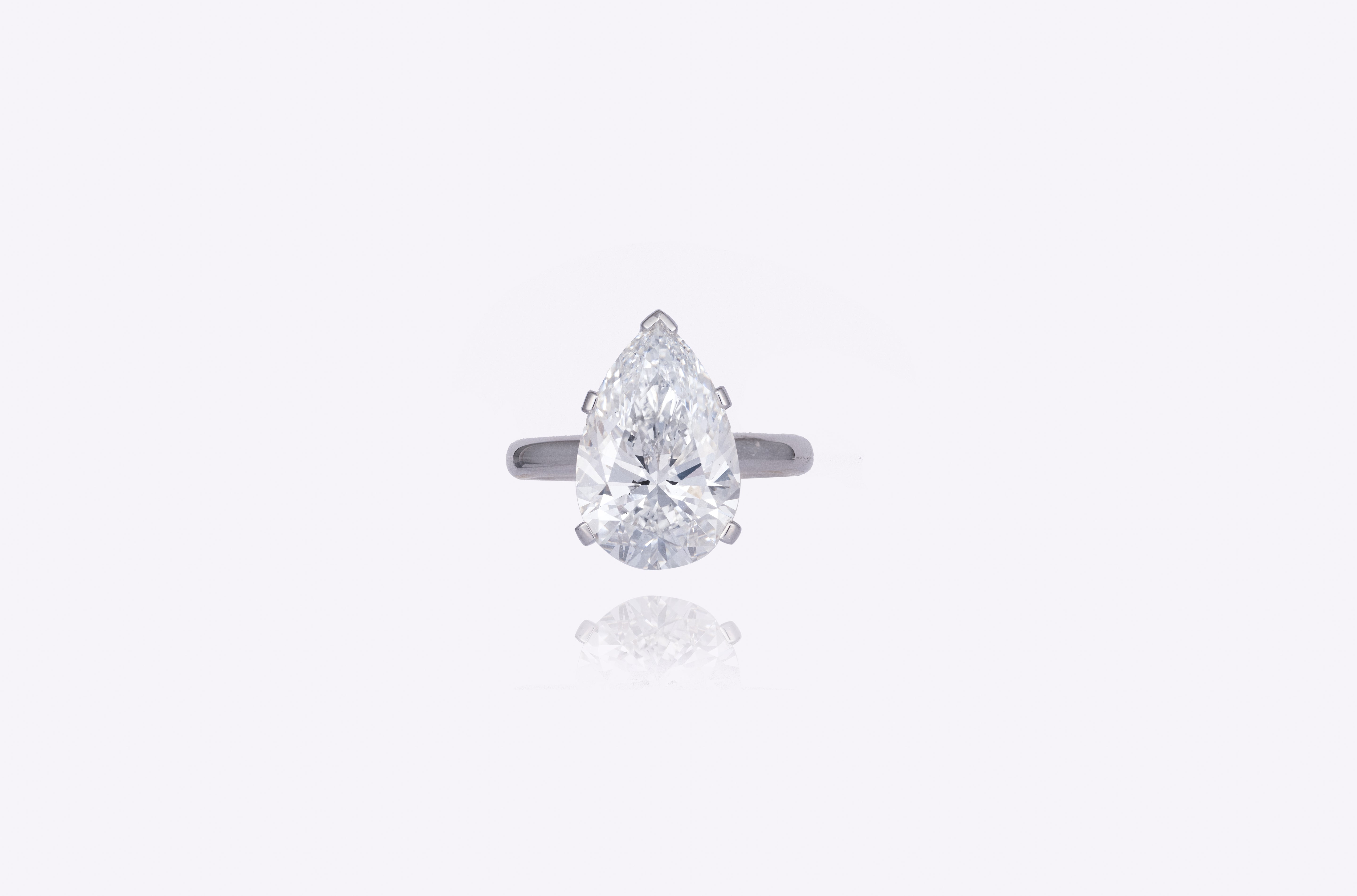 Graceful Teardrop Allure: 2-Carat Pear-Shaped Lab-Grown Diamond Ring