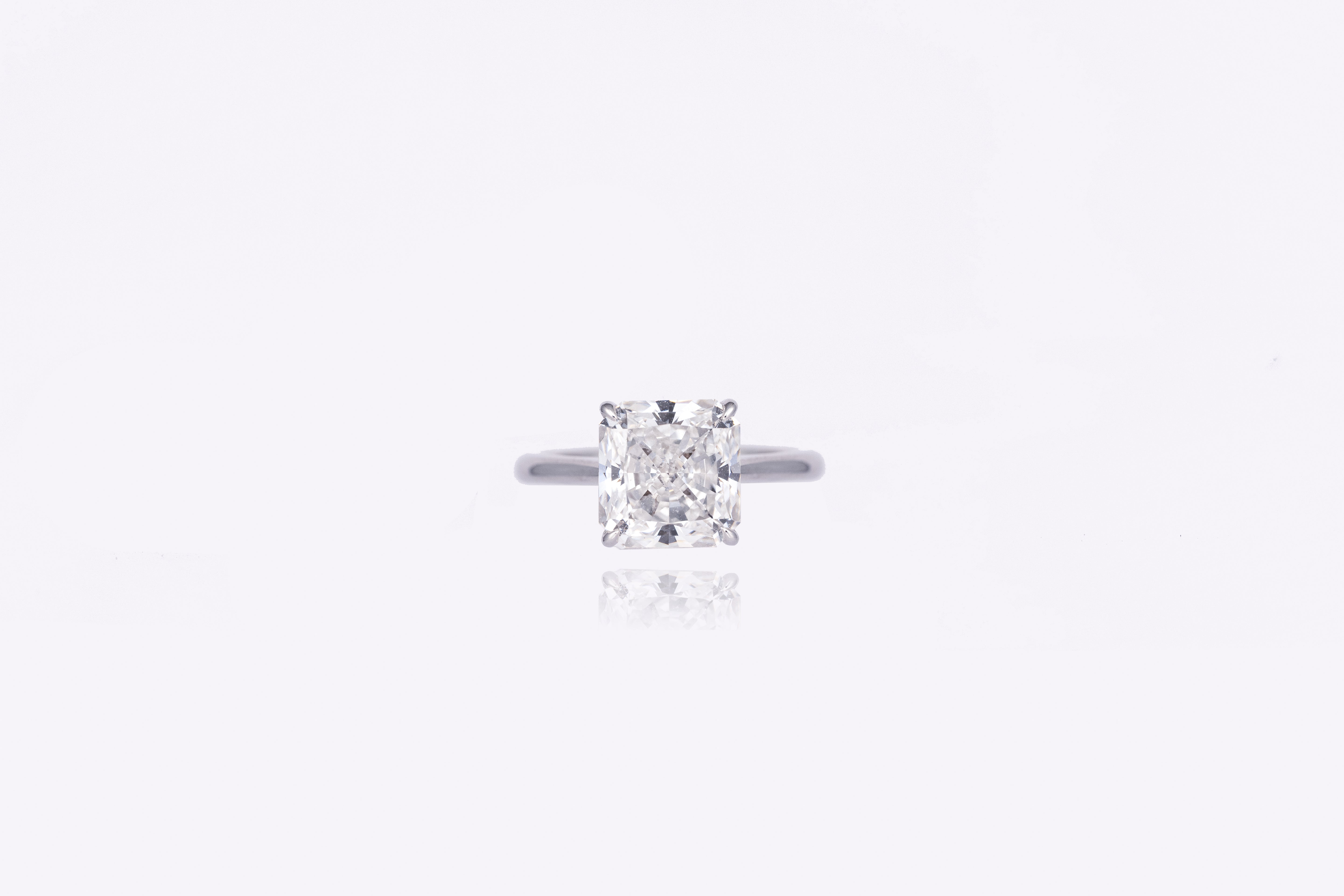 Radiant Splendor: 2 Carat Square-Cut Lab-Grown Diamond Ring