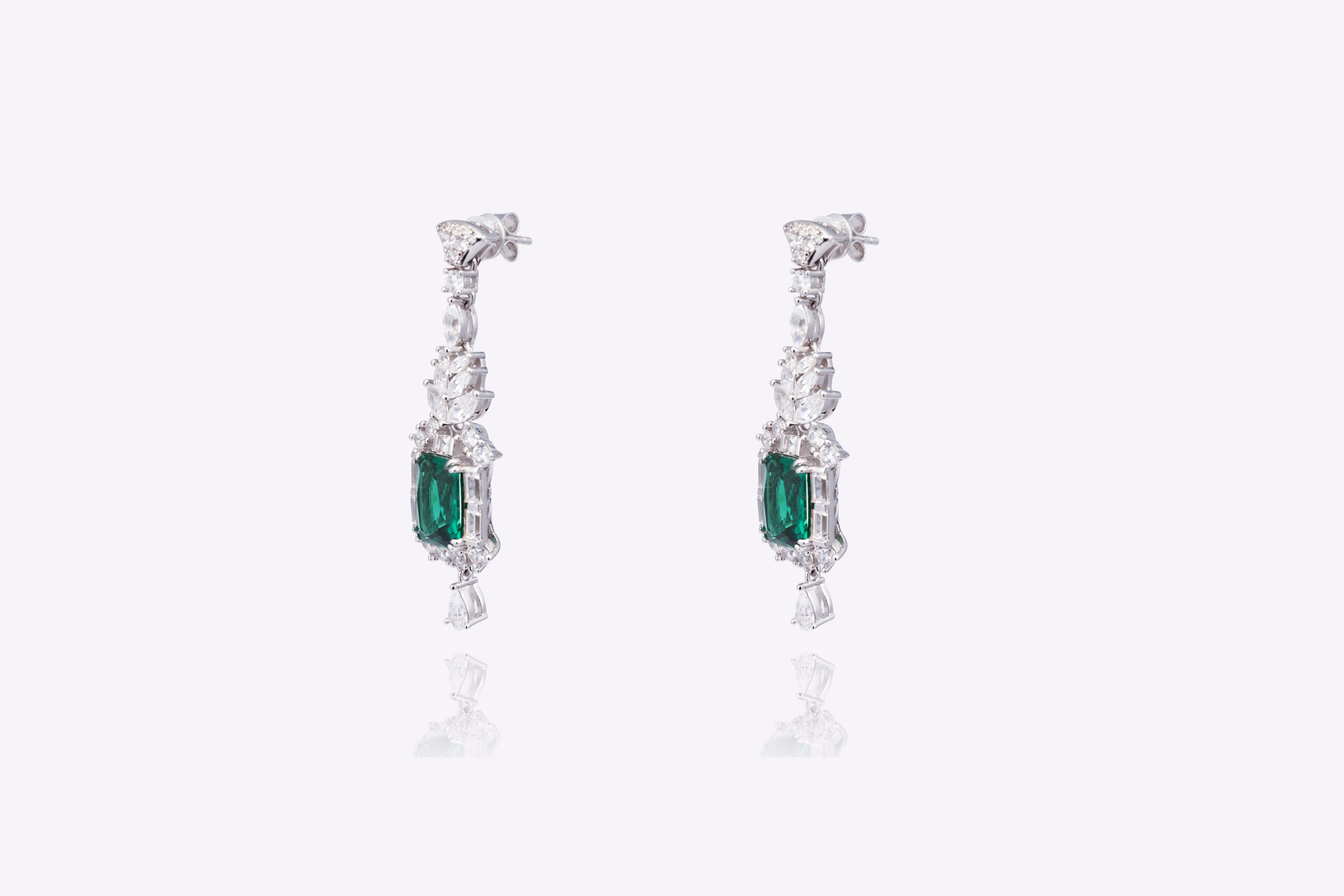 Regal Elegance: Emerald Sparkling Drop Earrings