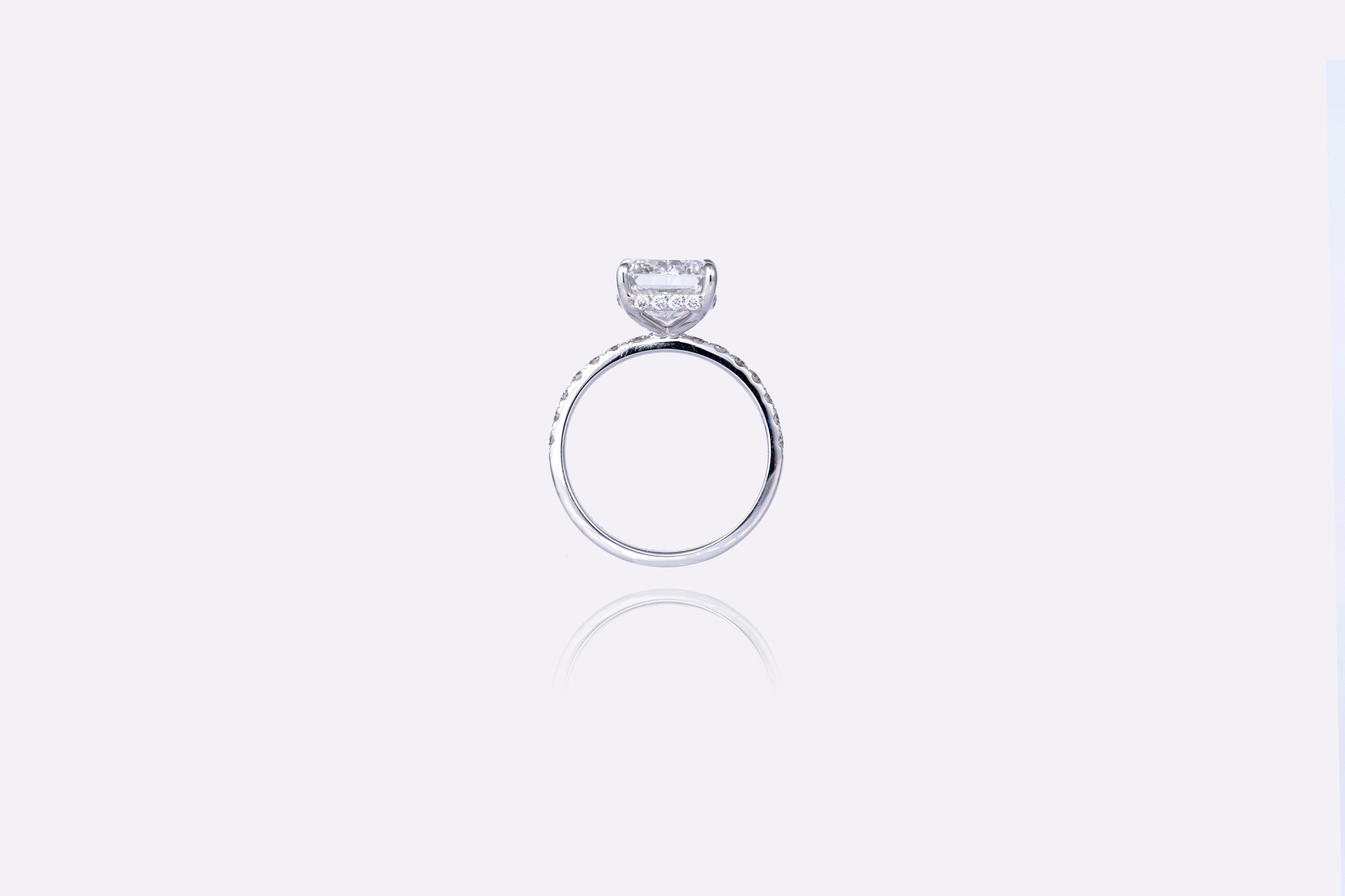 Timeless Luxury: Radiant-Cut Lab Diamond Engagement Ring