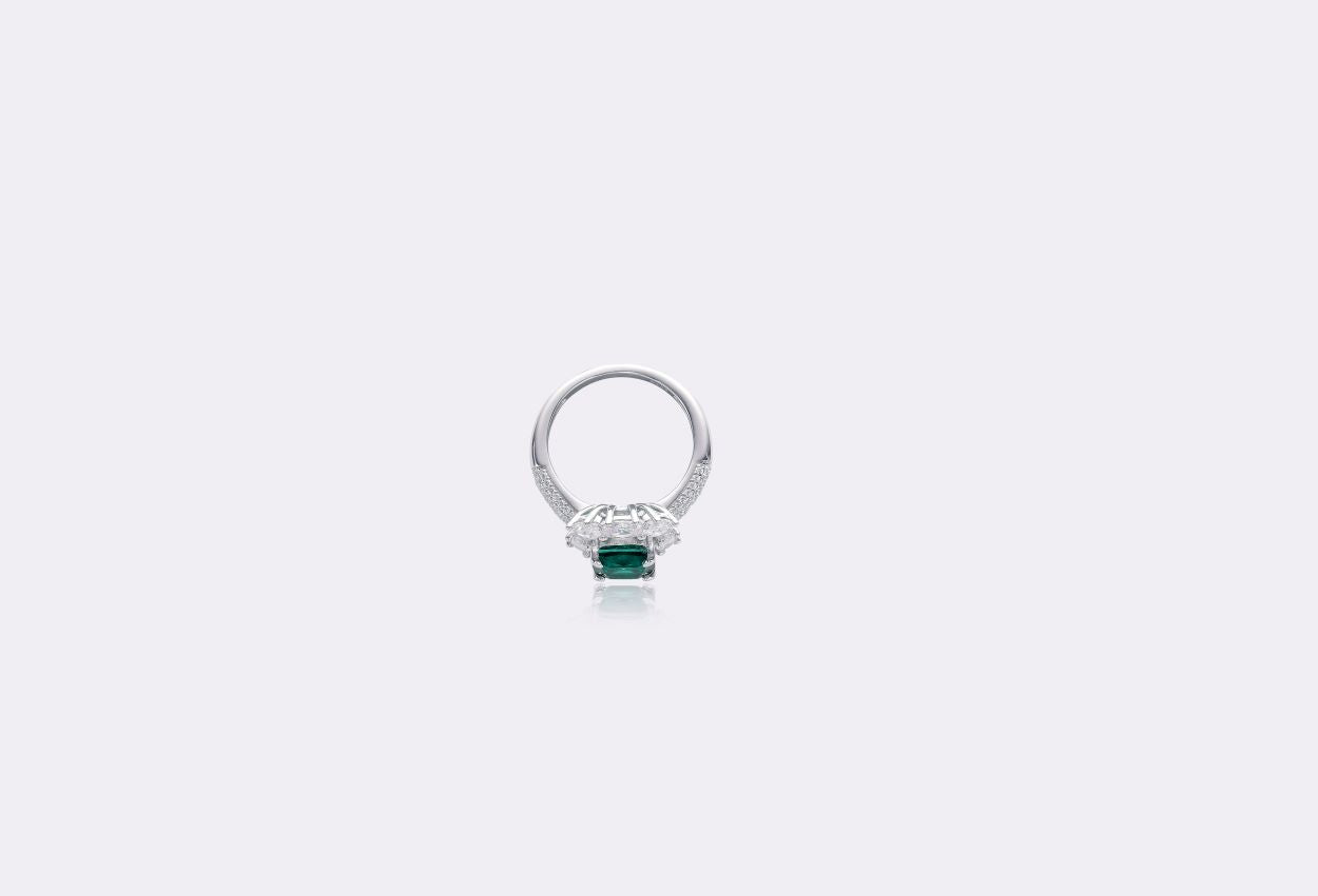 Emerald Elegance:Lab-Created Green Diamond Halo Ring